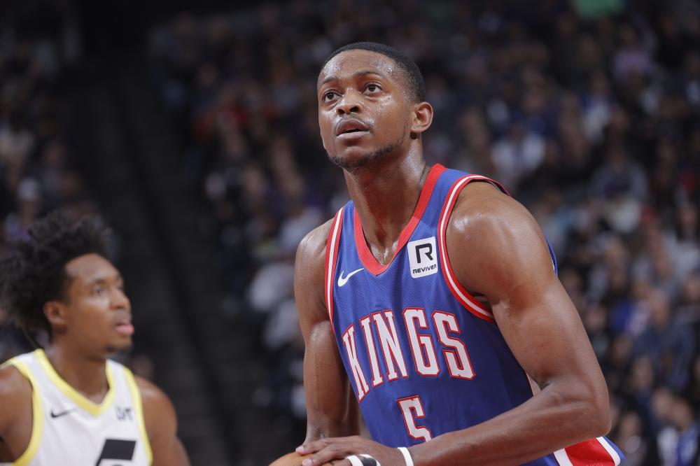 担着极高的 担着极高的