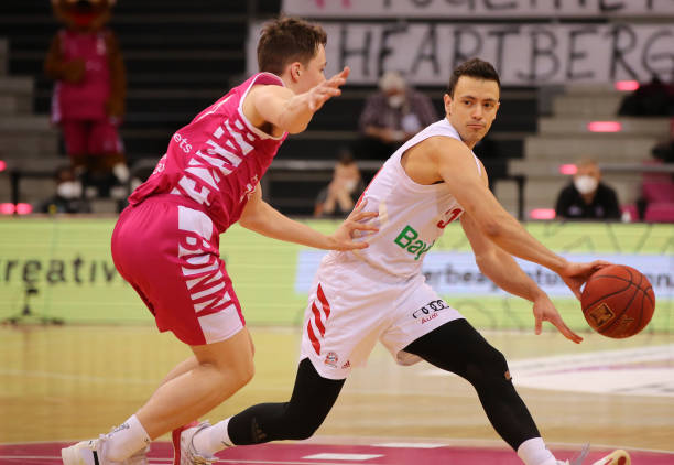 他们不仅在 他们不仅在